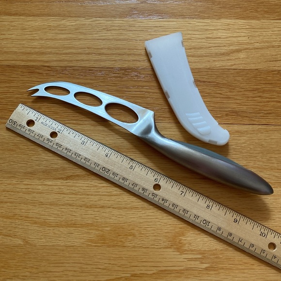 The Pampered Chef Satin handle cheese knife with cover - Picture 5 of 6